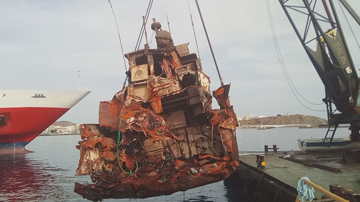  Αποκομιδή και απομάκρυνση ναυαγίου στην Τήνο