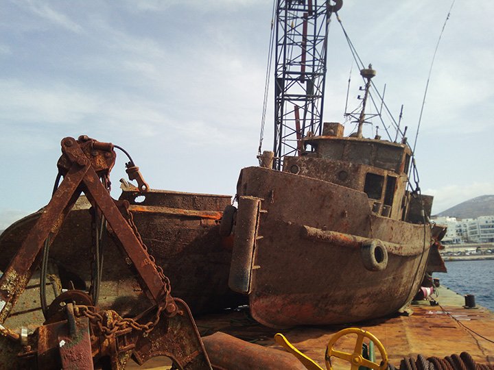 Salvage and wreck removal in Tinos island